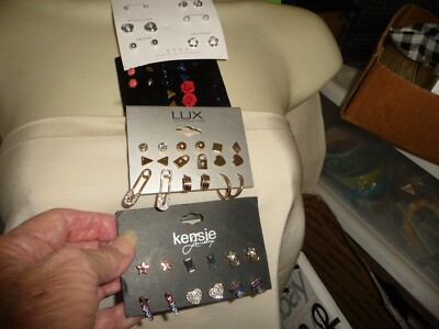 1989 STUDIO LUX KENSIE + LOT STUD  ON CARD NWT  28 PRS  PIERCED EARRINGS #11/4A-image