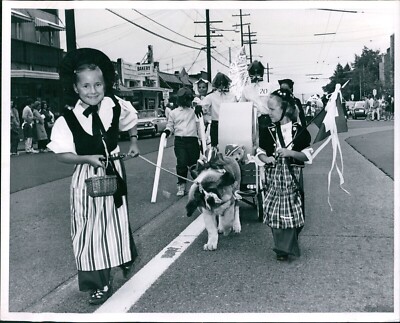 1965 Photo Madison Park Parade Dog Nicki St Bernard Karen Jenson Children 8X10-image
