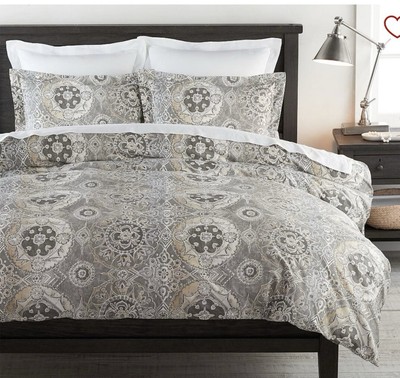 Pottery Barn Jaqueline Duvet And Two King Shams-image