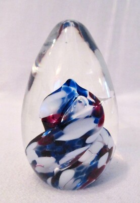 HAND BLOWN STUDIO ART GLASS EGG SHAPED PAPERWEIGHT SIGNED RED WHITE BLUE SWIRL-image