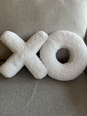 New Pottery Barn X & O Figural Pillow Off White-image