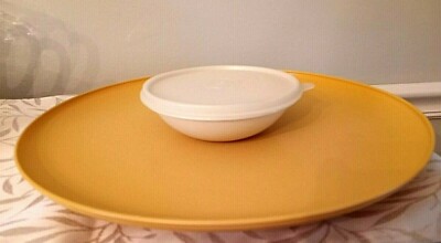 VINTAGE GOLD TUPPERWARE CHIP & DIP/RELISH TRAY WITH LID # 492-3 -image