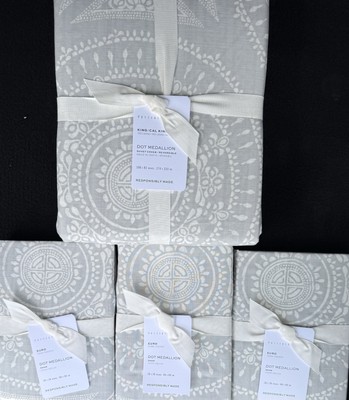 Pottery Barn Dot Medallion Reversible King Duvet & 3 Euro Shams In Sea Glass-image