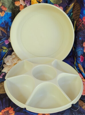 TUPPERWARE Divided Serving Tray 6 Divisions + Center Dip Veggies Plus 492-3 Chip-image