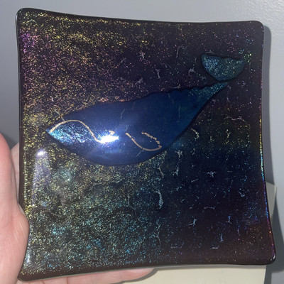 Vintage 1985 Kurt McVay Fused Glass Iridescent Whale Dish Artist Studio Signed-image