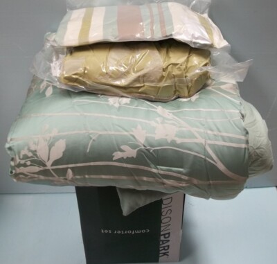 MADISON PARK COMFORTER SET FINISHED SIZE 90 
