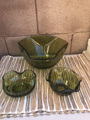 Vintage Anchor Hocking Set Of 3 Avocado Green Large Bowl & 2 Wavy Top Dip Bowls-image