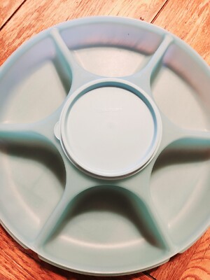Vintage Tupperware Round  Divided Serving Tray With Dip Bowl /Veggies Chips -image