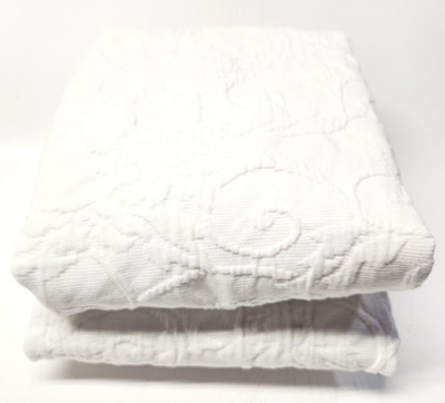 Pottery Barn Matelassé Pair of Standard Flanged Pillow Shams White 24x29 Classic-image