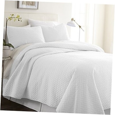 2 Piece White Quilt Twin Size Bed Set - A Lightweight Bedspread & Machine -image