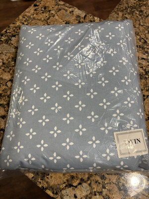 2 Piece Madison Park Blue Twin Sheet Set Top Sheet & Fitted Sheet New In Package-image