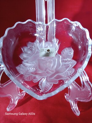 Beautiful Heart Dish With Roses And Scalloped Rim By Studio Nova-image