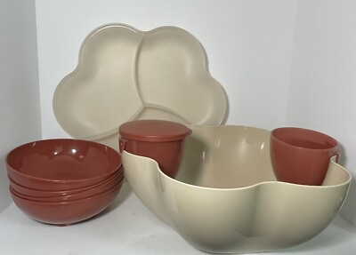 Tupperware Open House™ Collection Chip ‘N Dip, Flower, Complete Set, Latte Color-image