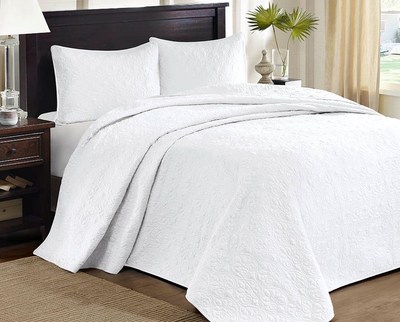 WHITE MATELASSE 3pc King / Cal King 120x118 BEDSPREAD XXL SET : QUILT MEDALLION-image