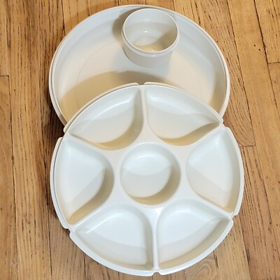 Tupperware Divided Veggie Relish 3 Piece Party Tray With Lid And Dip Bowl -image
