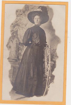 Studio Real Photo Postcard RPPC - Elegant Woman Big Beautiful Hat Shaped Border-image