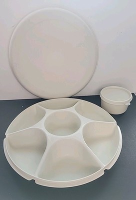 Tupperware 1665 Divided Veggie Snack Serving Tray w/ 1666 Lid & 1667 Dip Bowl-image
