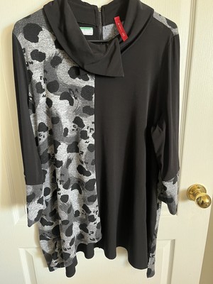IC By Connie K Artsy Top Dipped Sides Zips In The Back Animal Print & Black XL-image
