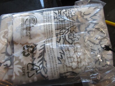 2 Pottery Barn Celeste Damask Organic Percale  King shams New w tags-image