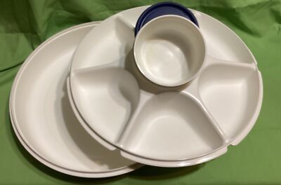 Vintage Tupperware Divided Veggie/Snack Serving Tray. Removable Dip Bowl, +Lids-image