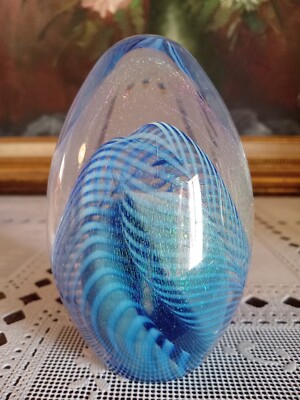 Robert Eickholt Egg Shaped Blue Iridescent Feather Pattern Glass Paperweight -image