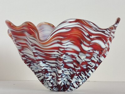 Art Studio Hand Blown Glass Bowl Red White Spatter SEA SHELL SHAPED-image