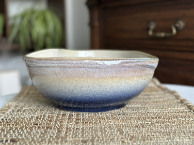 Flat Earth 1986 Heart Shaped Pottery Bowl Unique Color Design-image