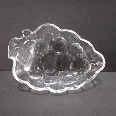 Small Fruit Dessert Bowl Harvest Grape Shaped Clear Glass ? Studio Nova ? 5.75