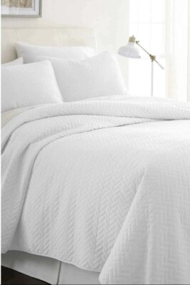 iEnjoy Home White Herringbone Quilted Quilt Full/Queen 90”x92”NWT Nordstrom-image