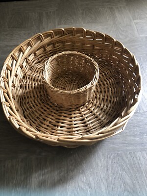 vintage large round wicker chip and dip tray 16” X 4”-image