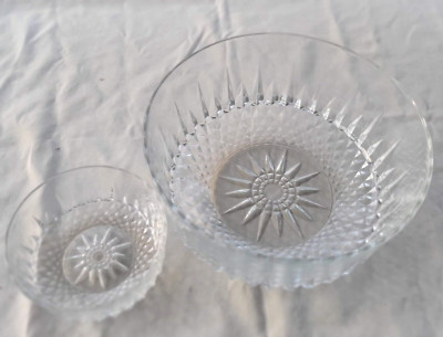 Arcoroc Glass Bowls - Chip & Dip  or  salad set of 2 - Large 9X4, Small 5X2 VTG-image