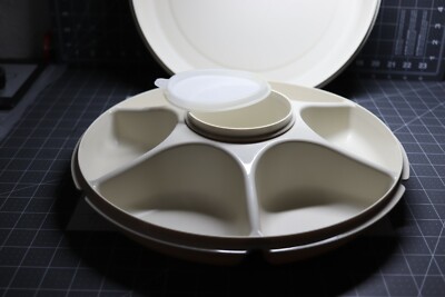 Vintage Tupperware 1665 Divided Veggie Relish  Dip Serving Tray  Lid Cream Tan-image