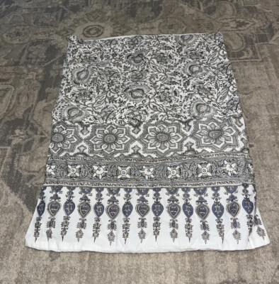 One Pottery Barn Gray/White Standard Pillow Sham-image