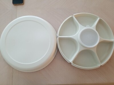 Vintage Tupperware #1665 Divided Veggie Serving Tray with Dip Container & Lid -image
