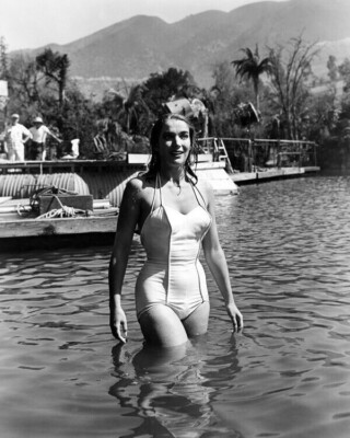 Creature From The Black Lagoon Julie Adams in swimsuit takes dip-image