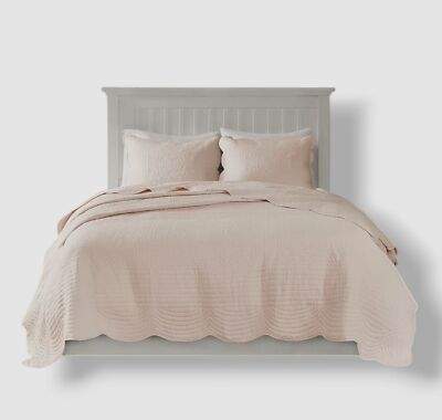 Madison Park Pink Blush Tuscany 3-Piece Coverlet Full/Queen Size Set.-image