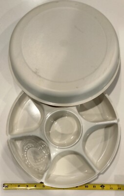 VINTAGE TUPPERWARE 6 DIVIDED VEGETABLE FRUIT CHIP AND DIP SERVING TRAY WITH LID-image