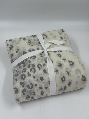 New Pottery Barn Snow Leopard Duvet Cover Full/ Queen-image