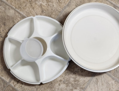 Vtg Tupperware Divided Veggie Serving Tray #1665-4 Lid & Dip Bowl 1667-7-image