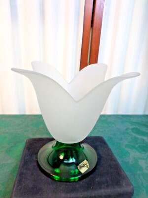 Beautiful Studio Nova Hand Made Flower Shaped Candy/Mint Dish w/Green Glass Base-image