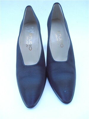 Dark Blue Ladies Shoes Studio Delman Navy Blue Womens Pumps Size 7M Designer -image
