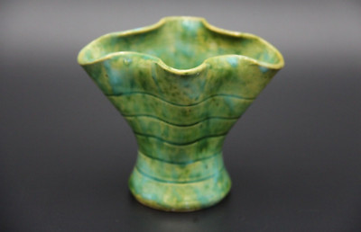 1930s BENNETT POTTERY Adelaide Mottled Green Fan Shaped Vase Made in Australia-image