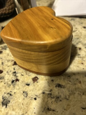 Vintage Art Studio Heart Shaped Wood Trinket Box 3x2.5” BARNZEES WOODCRAFT-image