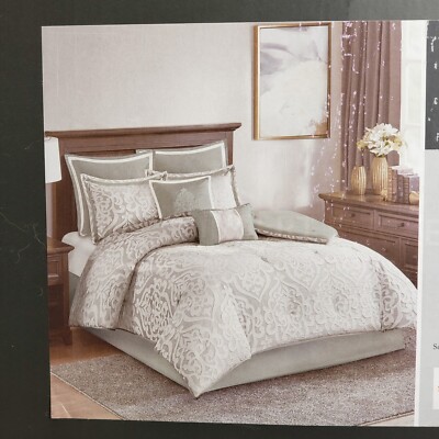 Madison Park 8pc Queen Jacquard Damask Medallion Comforter Set Silver-image