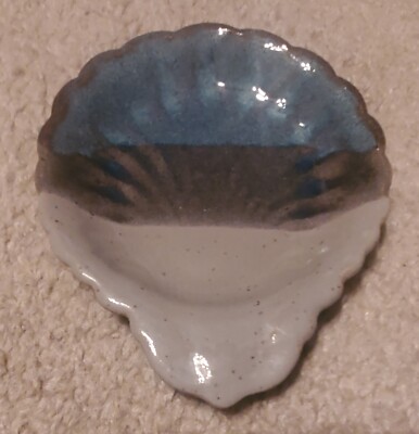 Studio Art Pottery Scallop Shell Shaped Trinket Dish Artist Signed T Sanata-image