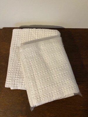 Pottery Barn Set of 2 King Honeycomb White Cotton  Sham 36x20-image