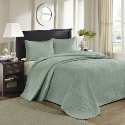 MADISON PARK KING THREE PIECE BEDSPREAD SET COLOR GREEN NIP -image