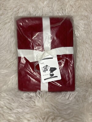 pottery barn Heirloom Scallop Quilted 1 King Sham -red berry- 36x20-image