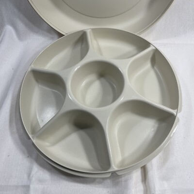 Tupperware Vegetable Dip Snack Serving Tray 1665-5 with Lid 1666-4 Beige Almond-image