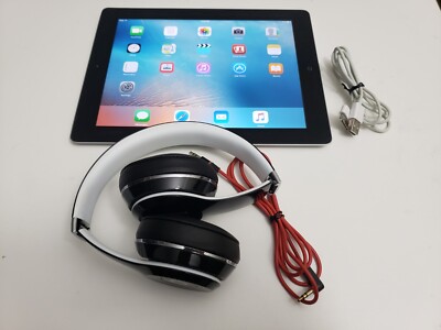 Apple ipad 2nd generation 16gb wifi And Beats By Dr Dre Solo 2 Wired. -image